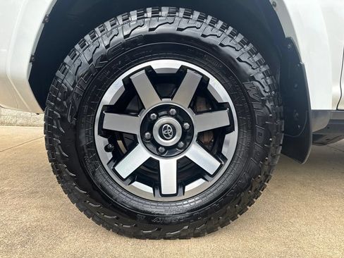 Used 2020 Toyota 4Runner TRD Off-Road Premium w/ Moonroof Package AWD/4WD image 25