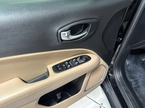Used 2018 Jeep Compass Sport FWD image 9