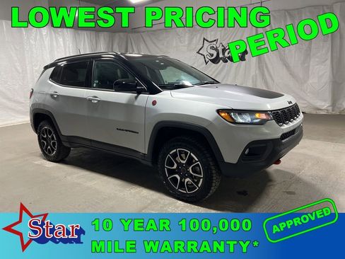 Used 2025 Jeep Compass Trailhawk image 1