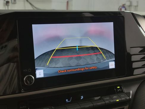 Used 2025 Toyota Camry SE FWD image 18