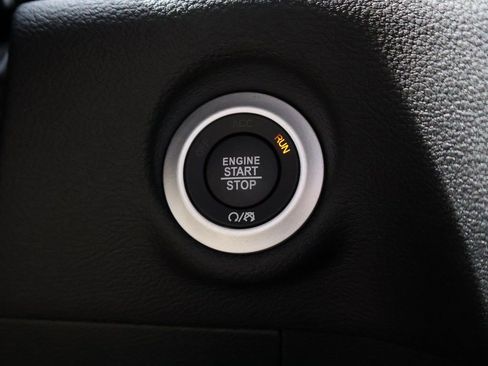 New 2026 Chrysler Pacifica Select FWD image 32