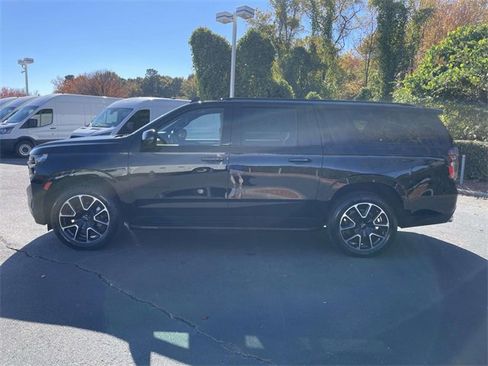 Used 2023 Chevrolet Suburban RST w/ Sport Performance Package image 33