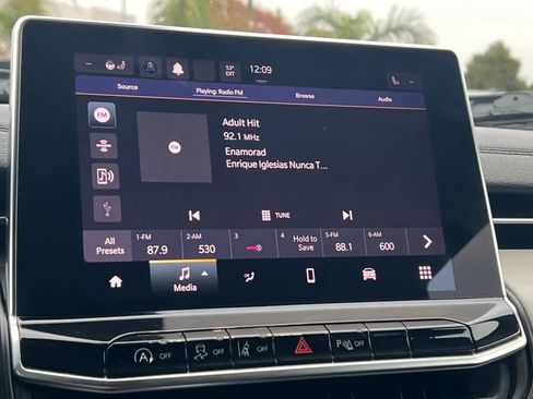 Used 2023 Jeep Compass Limited image 21