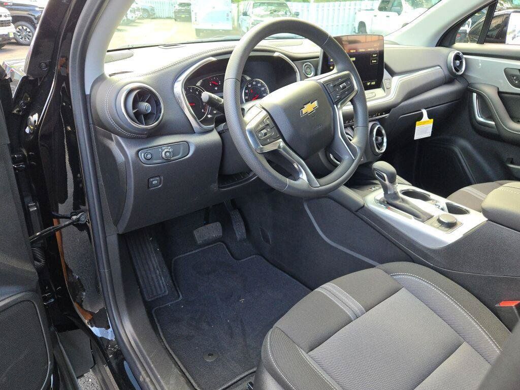 New 2026 Chevrolet Blazer LT w/ Convenience Package FWD image 26
