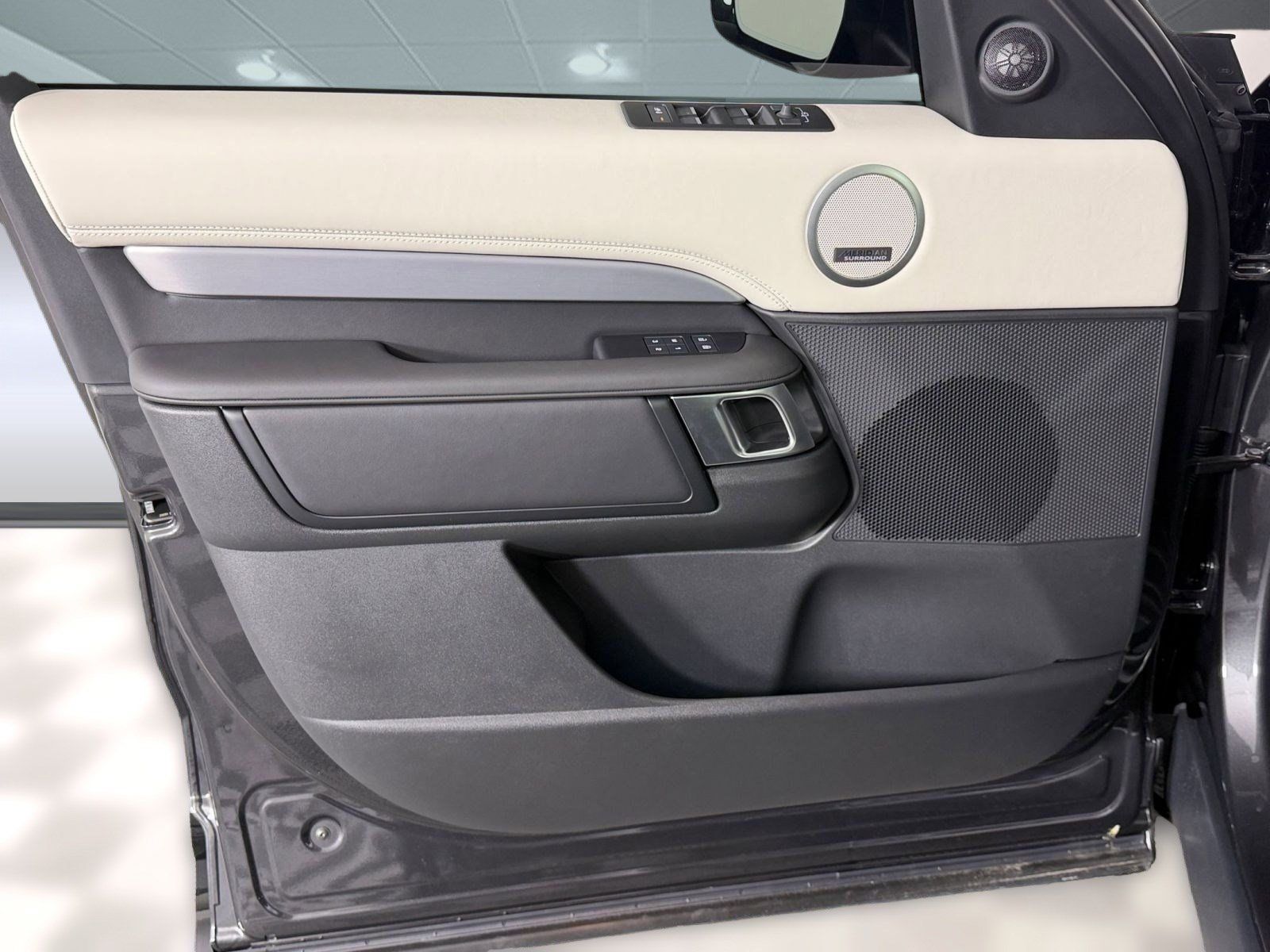 New 2026 Land Rover Discovery Limited Edition AWD/4WD image 22