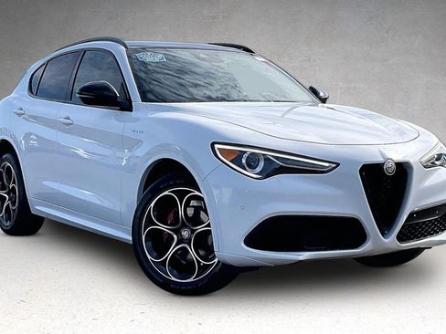 Used 2023 Alfa Romeo Stelvio Veloce AWD/4WD image 2