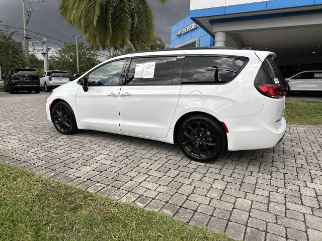 Used 2025 Chrysler Pacifica Limited FWD image 33