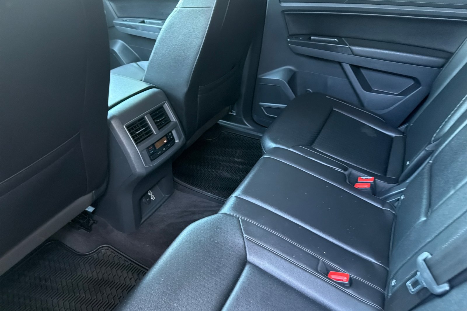 Used 2018 Volkswagen Atlas SE FWD image 16
