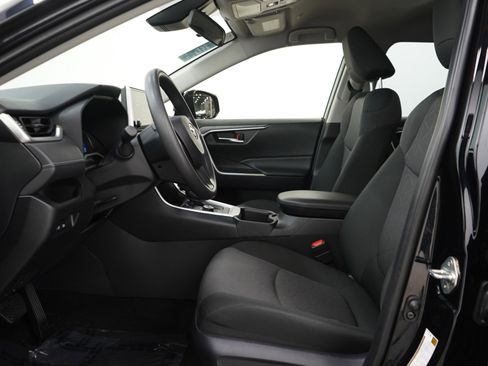 Used 2025 Toyota RAV4 XLE AWD/4WD image 22