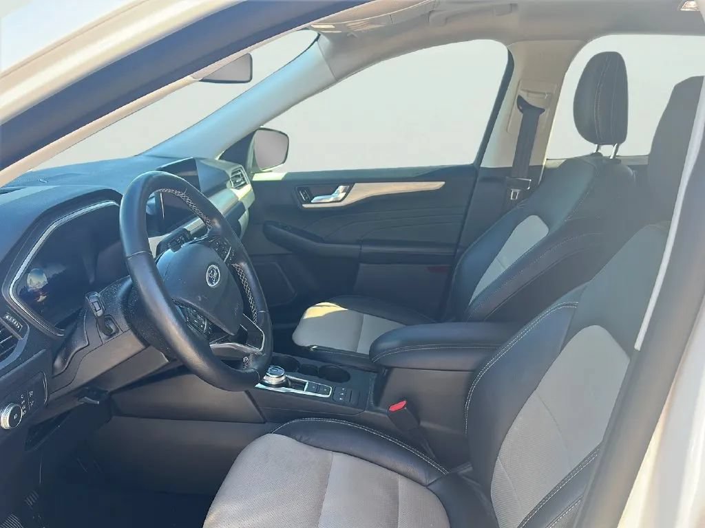 Used 2021 Ford Escape Titanium w/ Titanium Elite Package FWD image 9