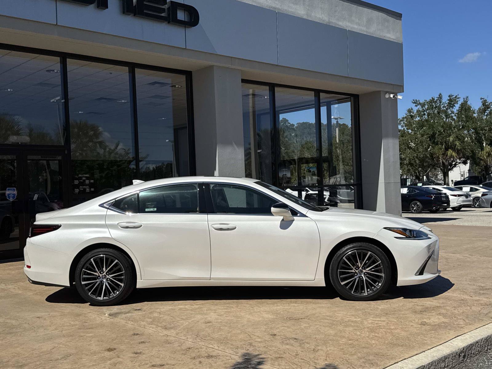 Certified 2025 Lexus ES 350 w/ Premium Package FWD image 2
