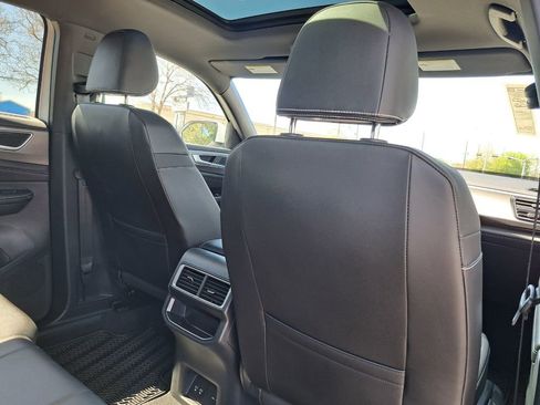 Used 2025 Volkswagen Atlas Cross Sport SE image 23