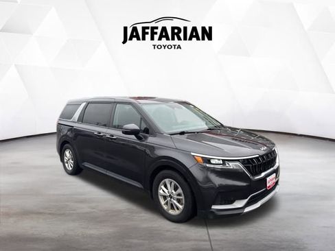 Used 2022 Kia Carnival LX image 1