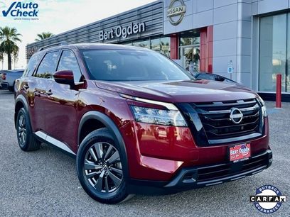 Certified 2022 Nissan Pathfinder SV w/ SV Black Package