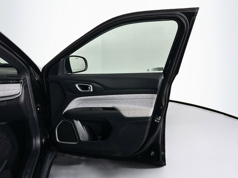 Used 2023 Jeep Compass Latitude image 31