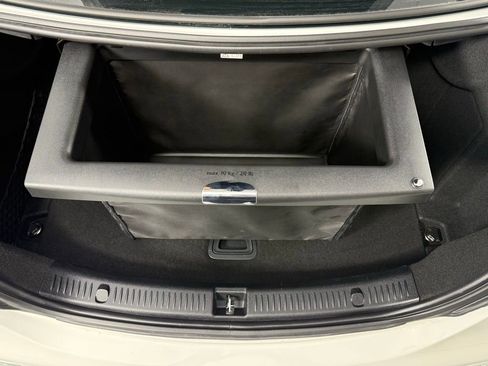 Used 2019 Mercedes-Benz E 300 4MATIC image 10