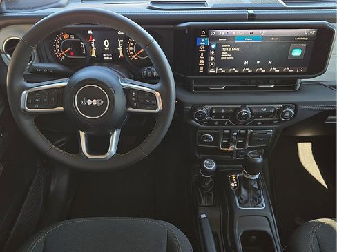 Used 2024 Jeep Wrangler Sahara image 11