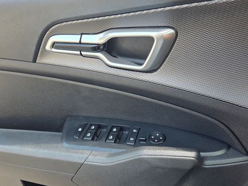 Used 2025 Kia Sportage LX FWD image 29