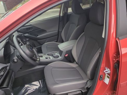 Used 2025 Subaru Crosstrek 2.0i Premium image 9