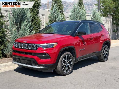 Used 2025 Jeep Compass Limited w/ Elite Group AWD/4WD image 3