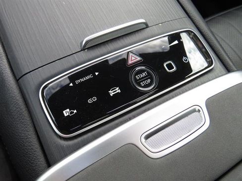 Certified 2023 Mercedes-Benz EQS 580 4MATIC SUV w/ Exclusive Trim Package image 15