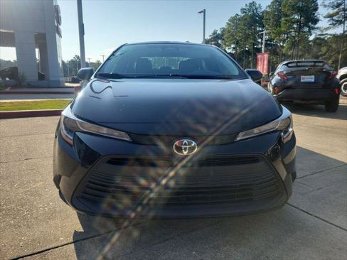 Certified 2025 Toyota Corolla LE FWD image 4