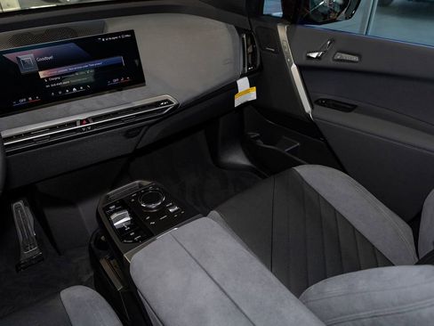 New 2026 BMW iX xDrive60 w/ M Sport Package image 38