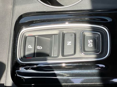 Used 2025 Honda Pilot Touring image 16