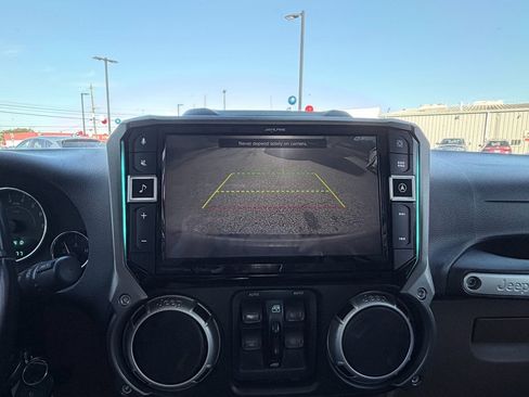 Used 2014 Jeep Wrangler Unlimited Rubicon image 13