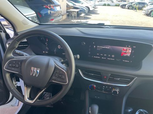 Used 2025 Buick Encore GX Preferred image 32