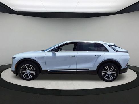 New 2026 Cadillac Lyriq Luxury AWD/4WD image 2