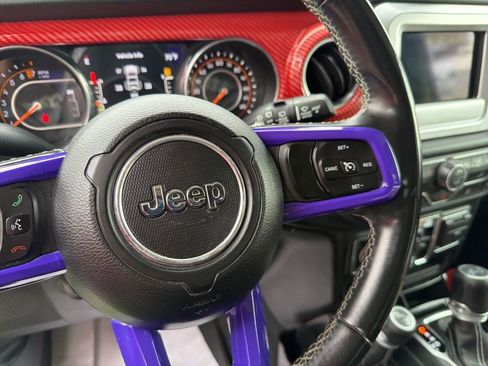 Used 2018 Jeep Wrangler Unlimited Sahara AWD/4WD image 19
