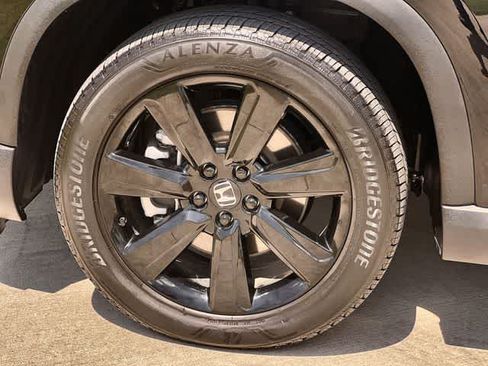 Certified 2025 Honda Pilot Black Edition image 9