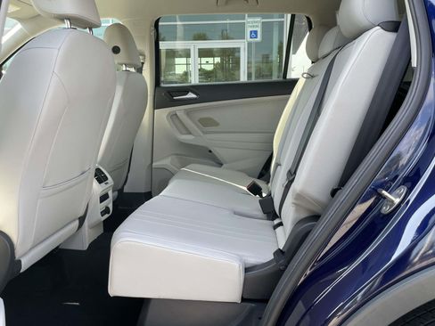 Used 2023 Volkswagen Tiguan SE FWD image 9