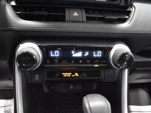Used 2022 Toyota RAV4 LE AWD/4WD image 17