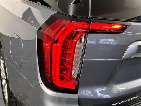 Used 2022 GMC Yukon XL Denali RWD image 28