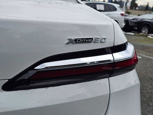 New 2025 BMW i7 xDrive60 w/ Executive Package image 18