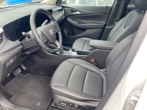 Used 2025 Buick Encore GX Avenir w/ Avenir Technology Package AWD/4WD image 9
