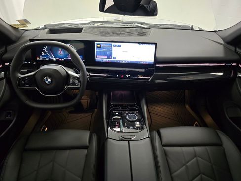 Used 2026 BMW 530i xDrive w/ Premium Package image 17