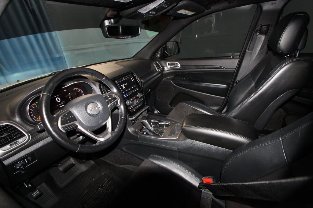 Used 2020 Jeep Grand Cherokee Altitude AWD/4WD image 2