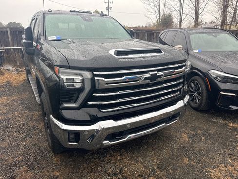 Used 2024 Chevrolet Silverado 2500 LTZ w/ LTZ Plus Package image 23