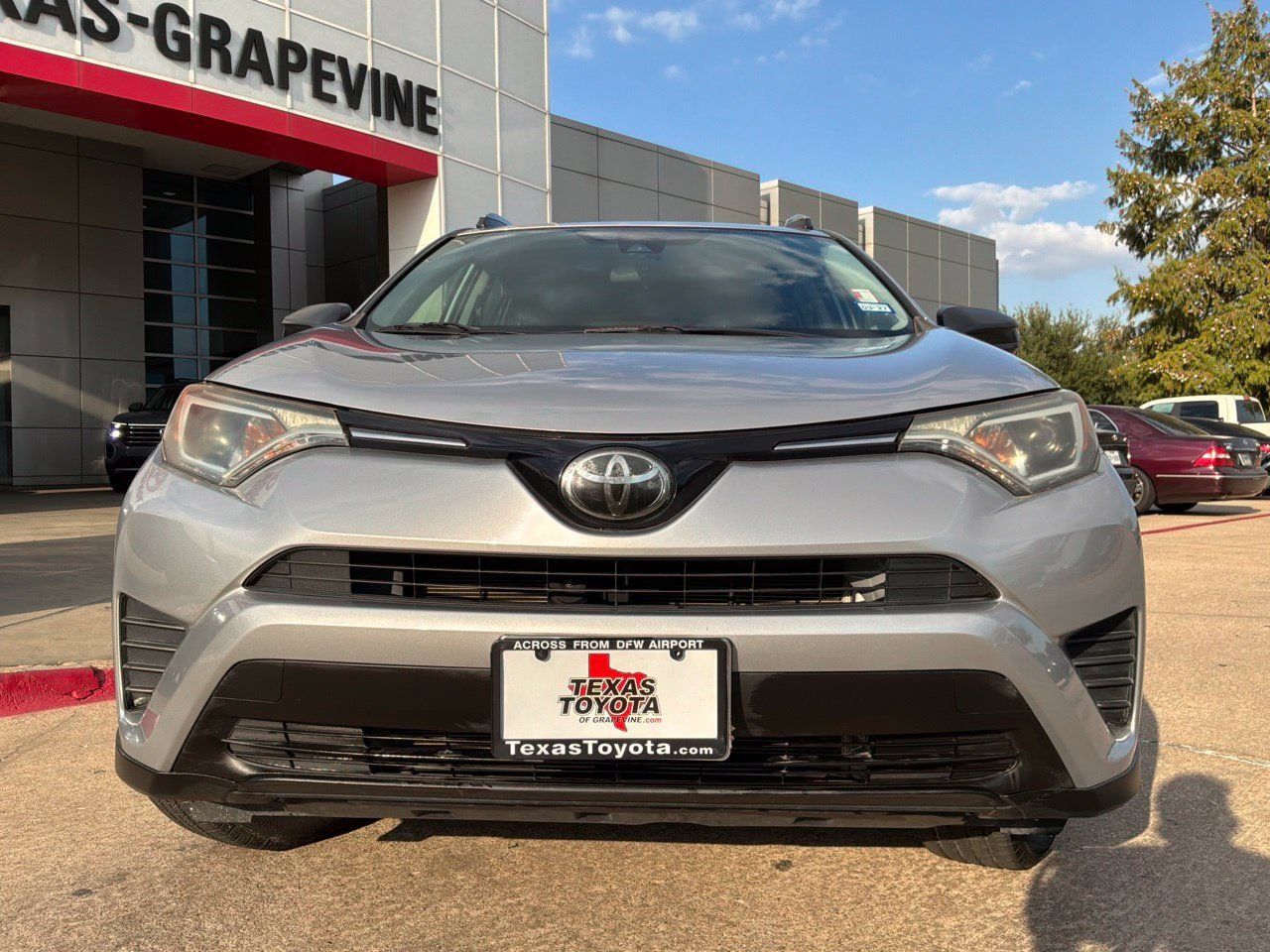 Used 2017 Toyota RAV4 LE FWD image 3