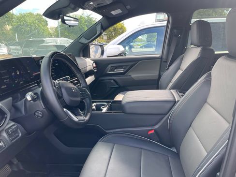 Used 2026 Chevrolet Silverado EV Trail Boss AWD/4WD image 5