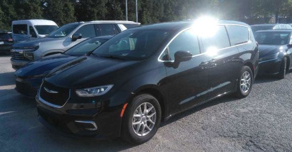 Used 2025 Chrysler Pacifica Select FWD image 1
