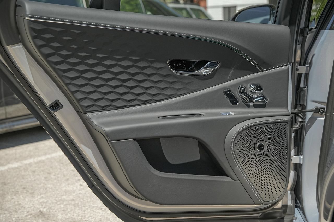 Certified 2025 Bentley Flying Spur Plug-In Hybrid AWD/4WD image 45