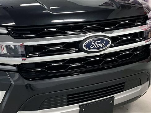 Used 2024 Ford Expedition Limited AWD/4WD image 30