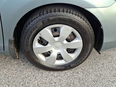 Used 2011 Toyota Camry LE image 9