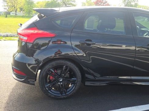 Used 2017 Ford Focus ST w/ Equipment Group 402A FWD image 7