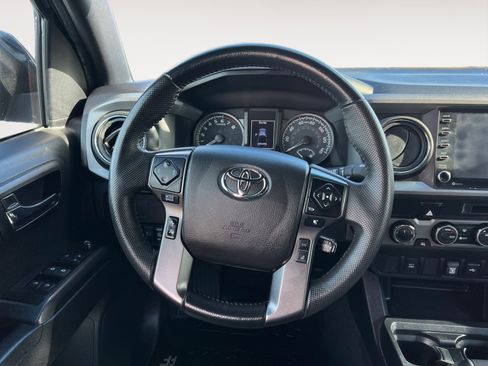 Used 2022 Toyota Tacoma TRD Off-Road image 12
