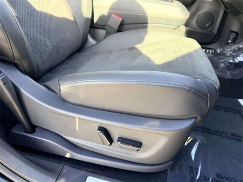 Used 2023 Nissan Ariya AWD image 11